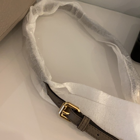 Burberry Welburn bag in pale grey color. New with tags and dust bag. - Picture 6 of 8